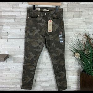 Levi’s NWT 311 Shaping Skinny Camo Jeans 30/30 $60
